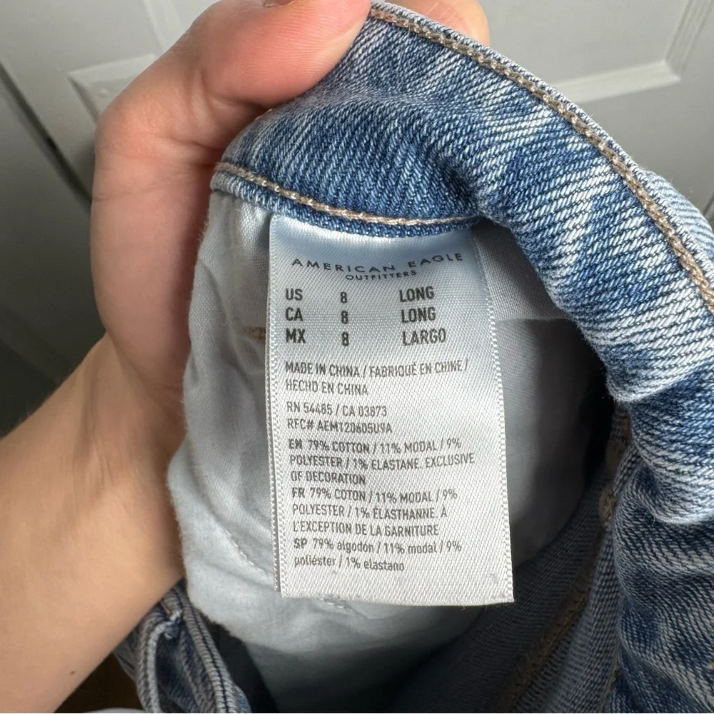 American Eagle Mom Straight Jean Light Wash Frayed Hem Straight Leg Jeans 8 Long